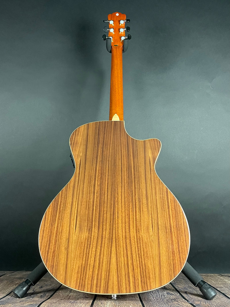 Luna Vista Wolf Tropical Wood, Left-Handed w/Hardhsell Case - Metronome Music Inc.
