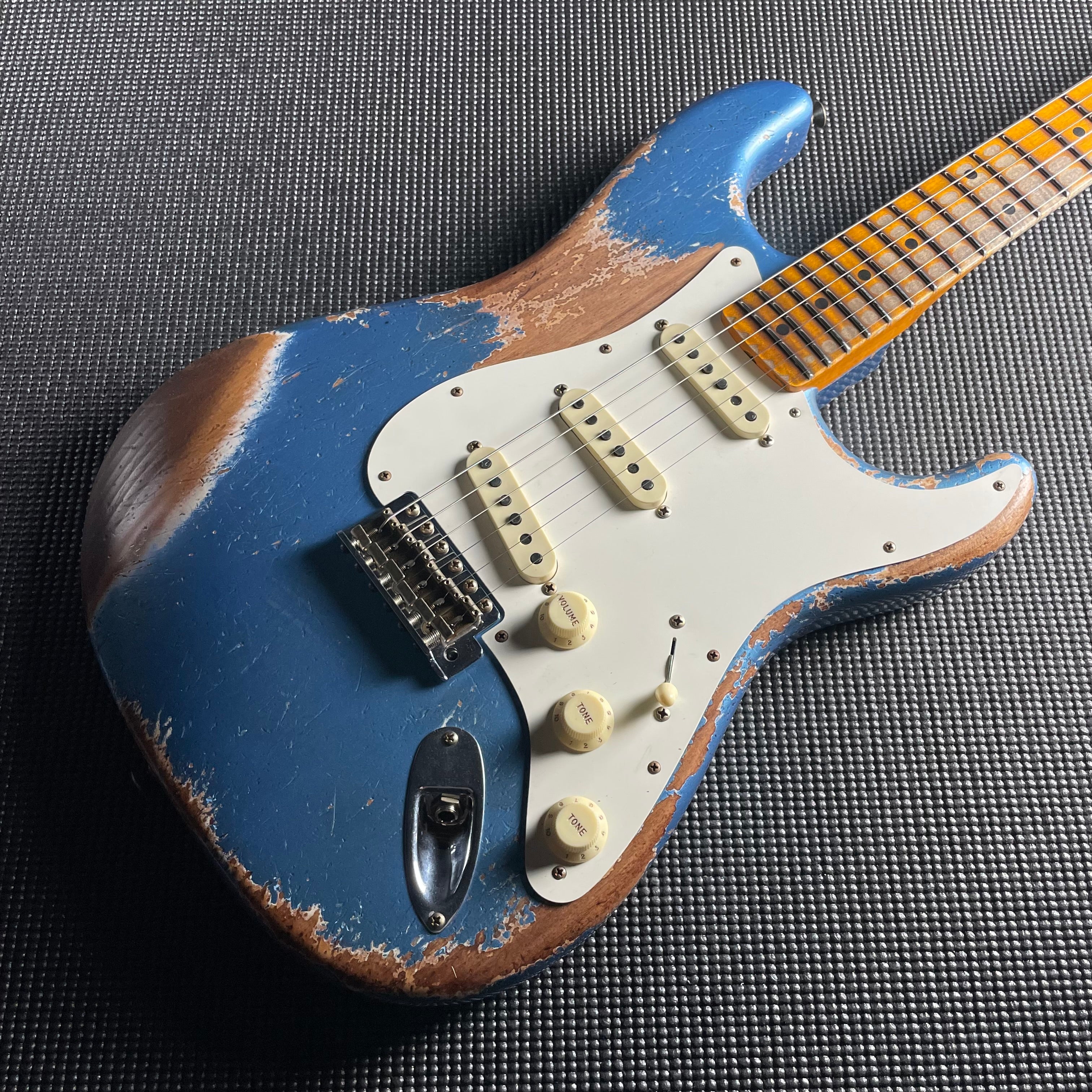 Fender Custom Shop LTD Red Hot Strat, Super Heavy Relic- Super Faded, Aged Lake Placid Blue (7lbs 13oz) - Metronome Music Inc.