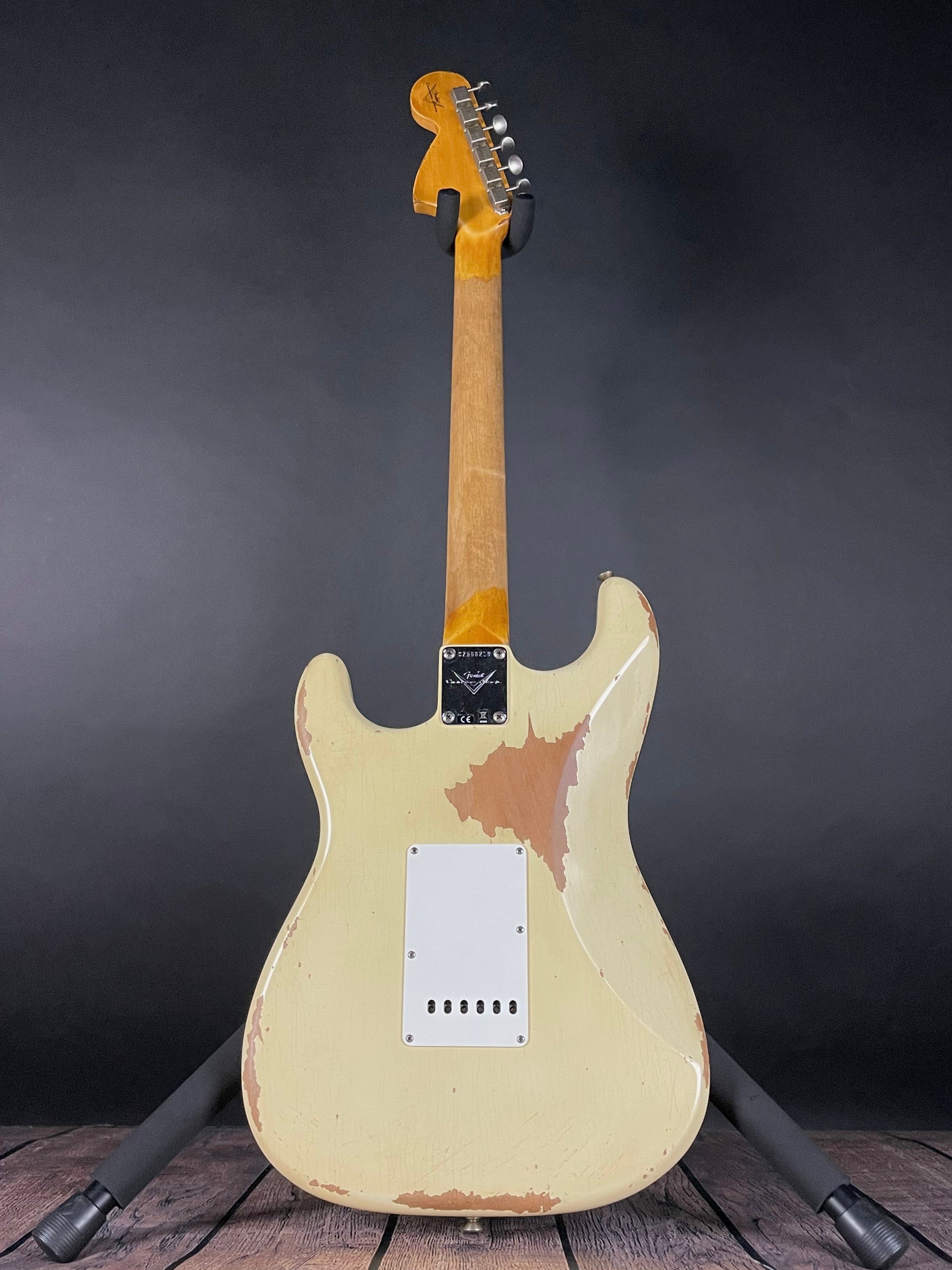 Fender Custom Shop 1967 Stratocaster, Heavy Relic- Aged Vintage White (8lbs 1oz) - Metronome Music Inc.