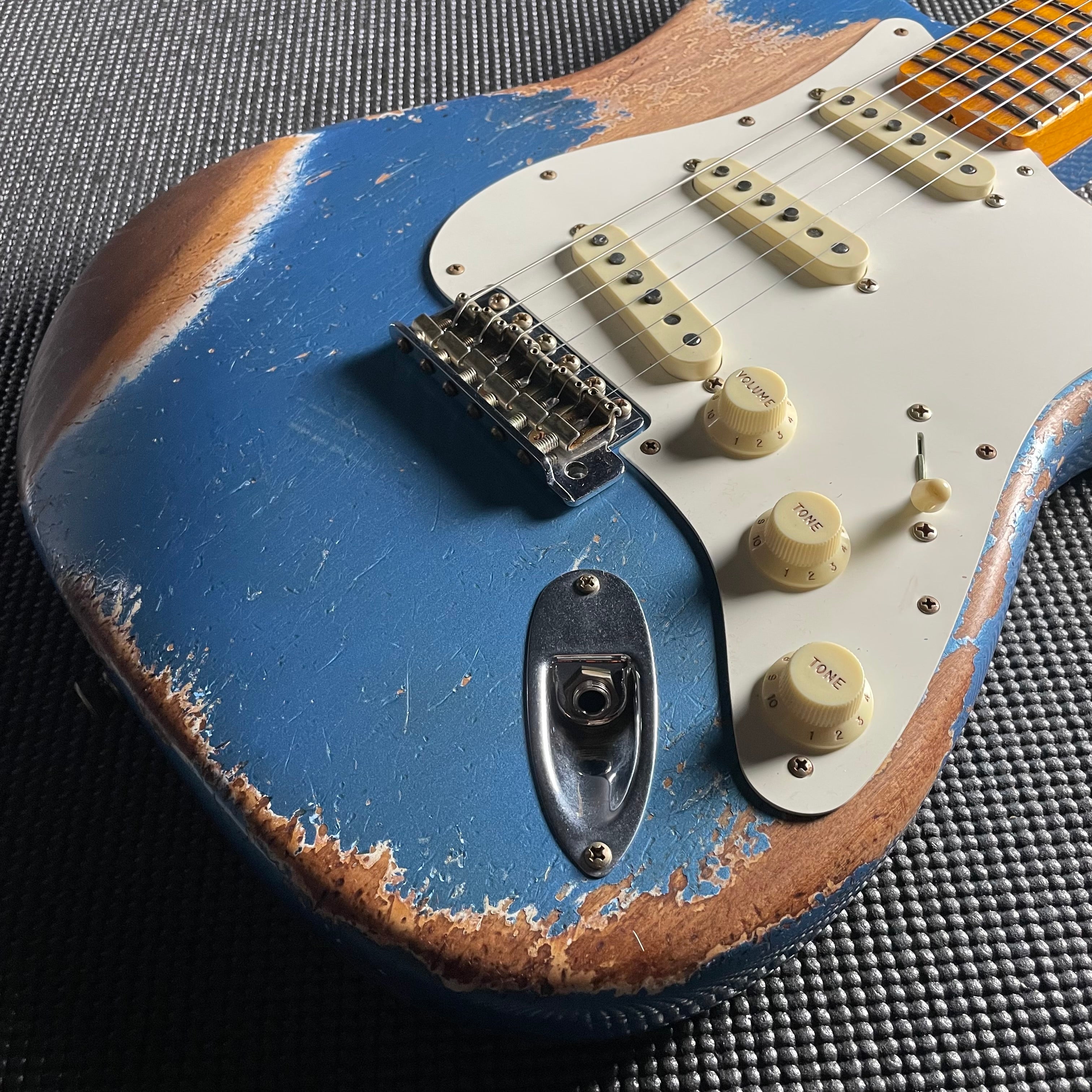 Fender Custom Shop LTD Red Hot Strat, Super Heavy Relic- Super Faded, Aged Lake Placid Blue (7lbs 13oz) - Metronome Music Inc.