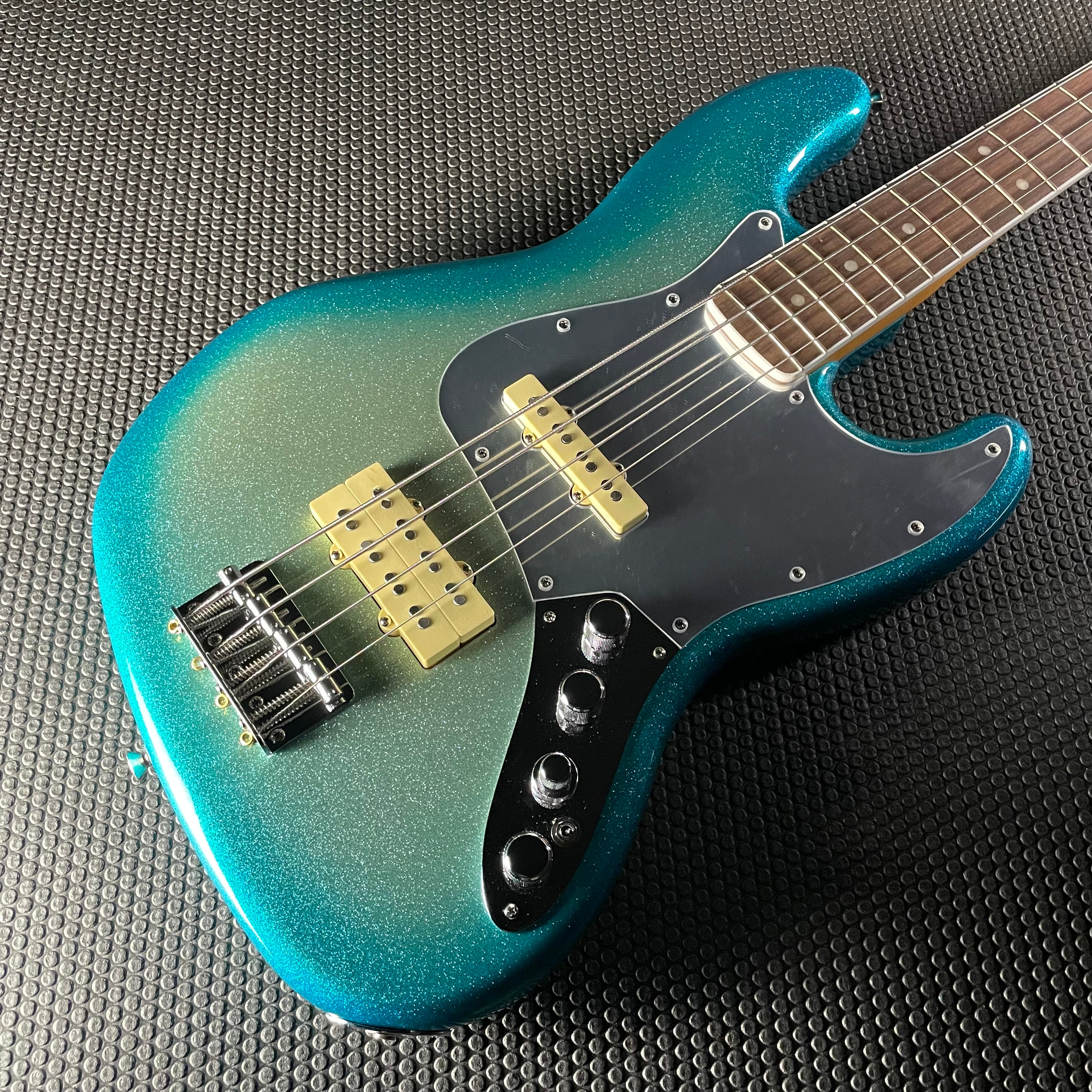 Fender Limited Player Plus, Blu DeTiger Jazz Bass, Rosewood- Sky Burst Sparkle (8lbs 1oz)