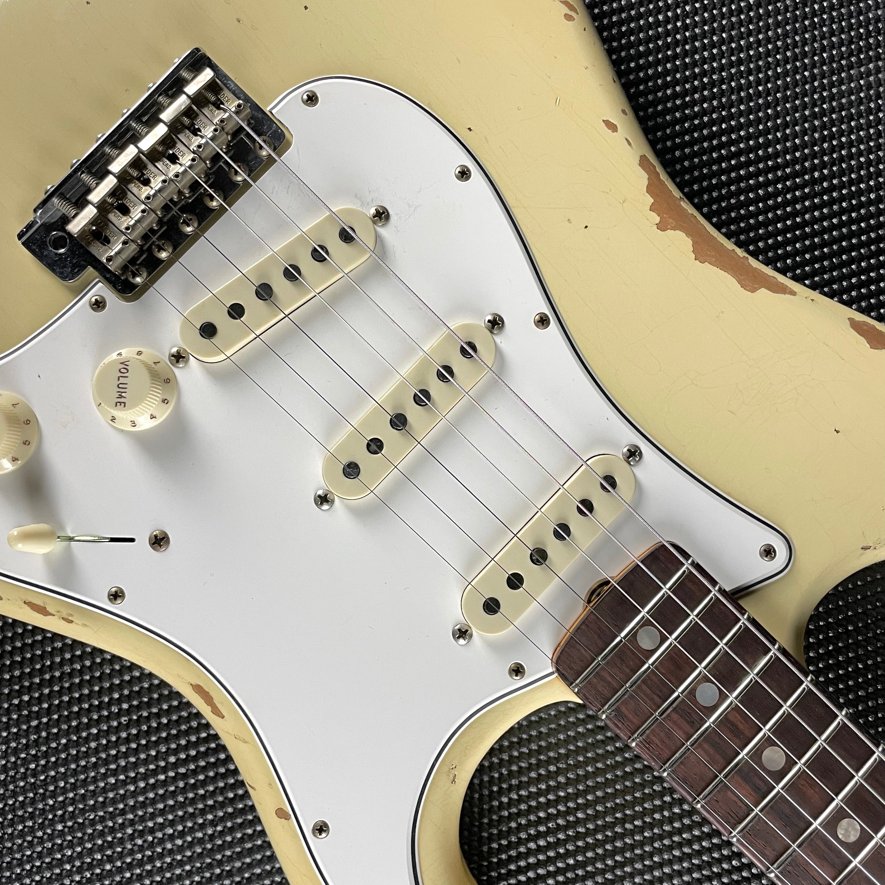 Fender Custom Shop 1967 Stratocaster, Heavy Relic- Aged Vintage White (8lbs 1oz) - Metronome Music Inc.