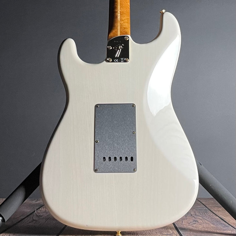 Fender Custom Shop American Custom Stratocaster, NOS- Aged White Blonde (SOLD) - Metronome Music Inc.