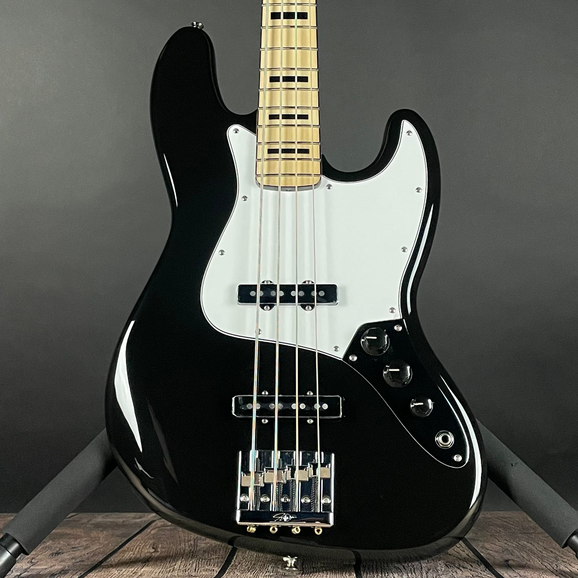 Fender Geddy Lee Jazz Bass, Maple Fingerboard- Black (MX23067479) - Metronome Music Inc.