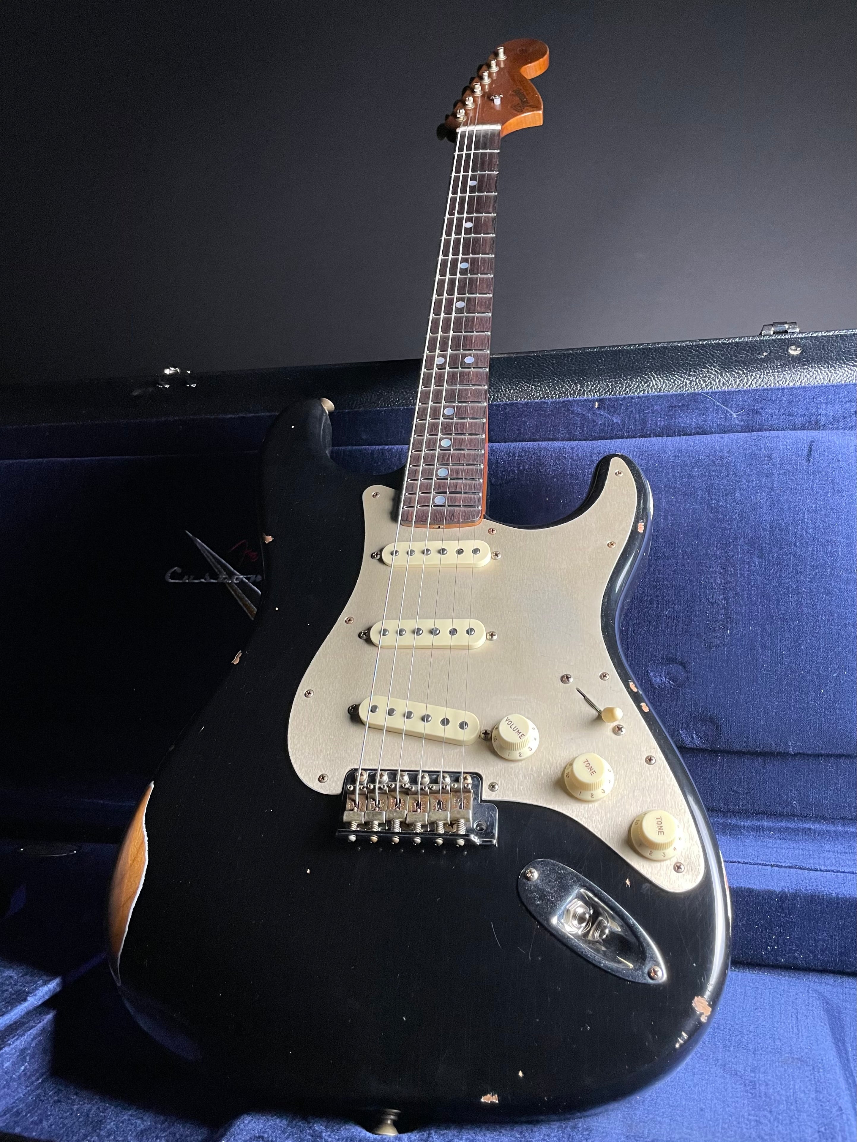 Fender Custom Shop LTD Roasted "Big Head" Stratocaster, Relic- Aged Black (7lbs 12oz) - Metronome Music Inc.