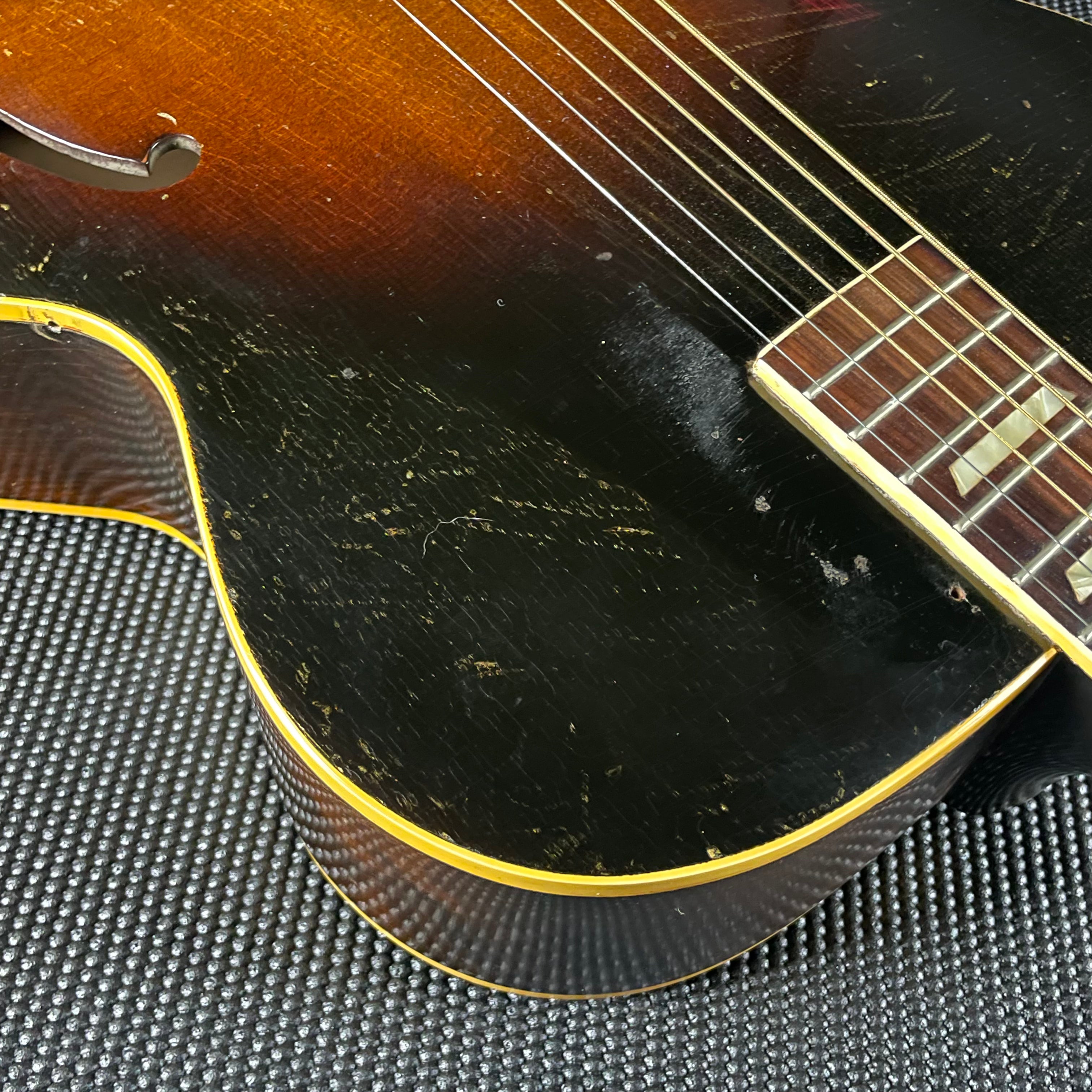 Gibson L-50 F-Hole Archtop Acoustic- Sunburst (1952) - Metronome Music Inc.