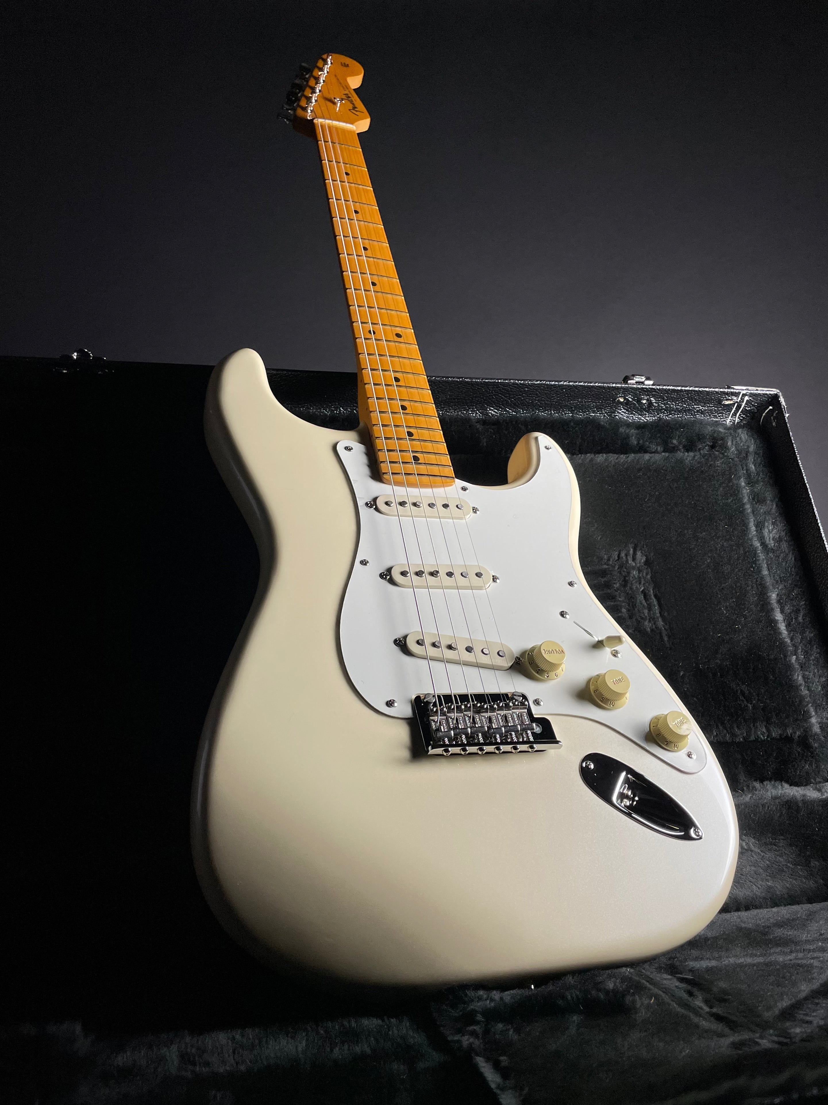 Fender Lincoln Brewster Stratocaster, Maple- Olympic Pearl (LB01260) - Metronome Music Inc.