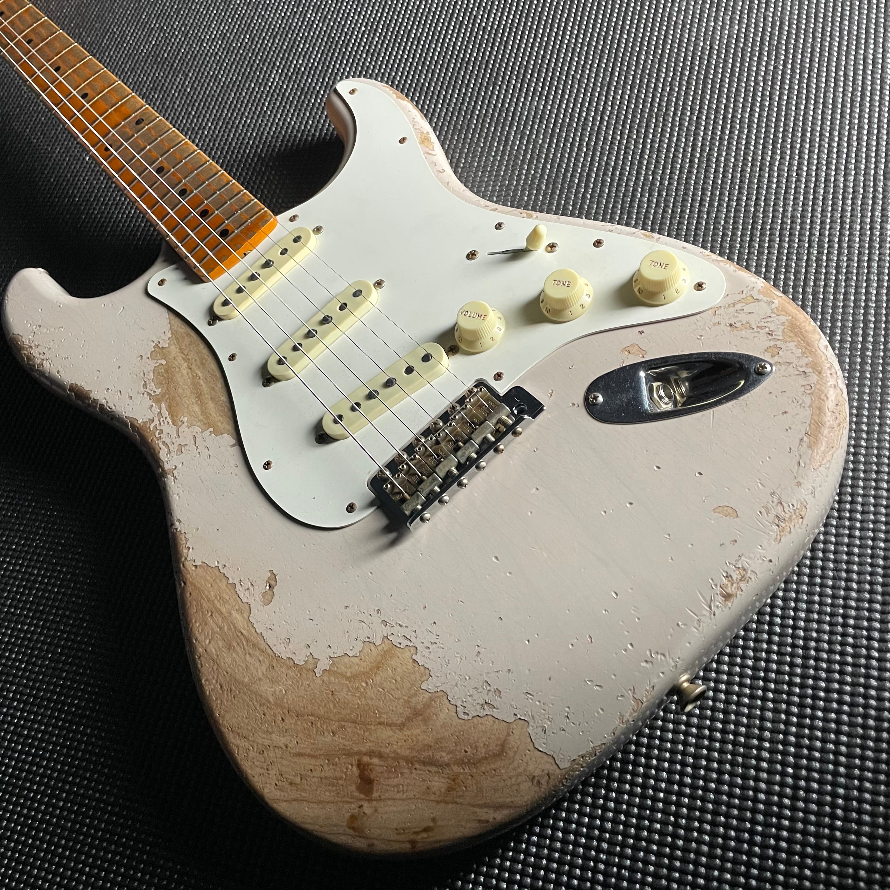 Fender Custom Shop LTD Red Hot Stratocaster, Super Heavy Relic- Aged Dirty White Blonde (7lbs 7oz) - Metronome Music Inc.