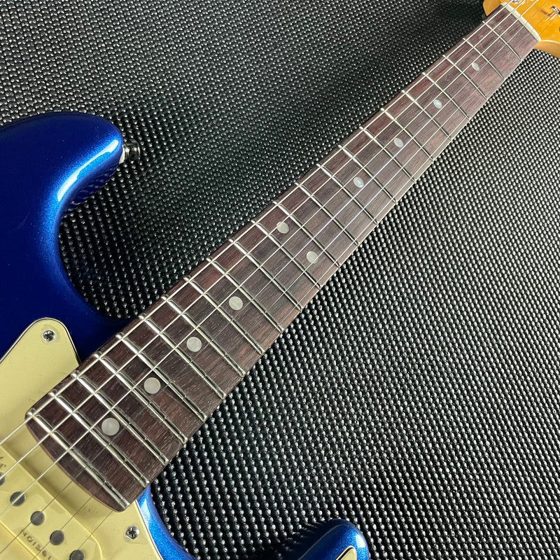 Fender American Ultra Stratocaster HSS, Rosewood Fingerboard- Cobra Blue (US23029193)