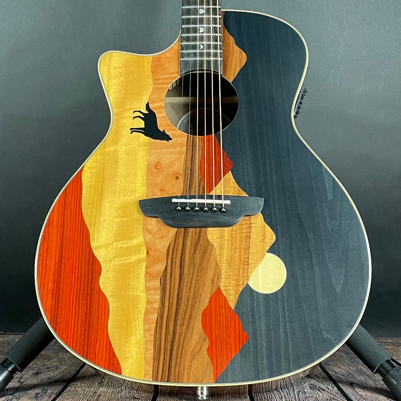 Luna Vista Wolf Tropical Wood, Left-Handed w/Hardhsell Case - Metronome Music Inc.