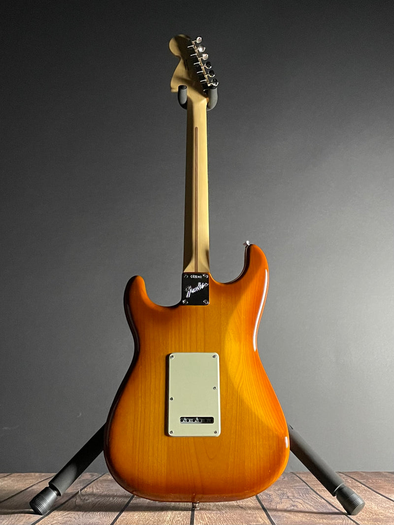 Fender American Performer Stratocaster, Rosewood- Honey Burst (US23071556) - Metronome Music Inc.