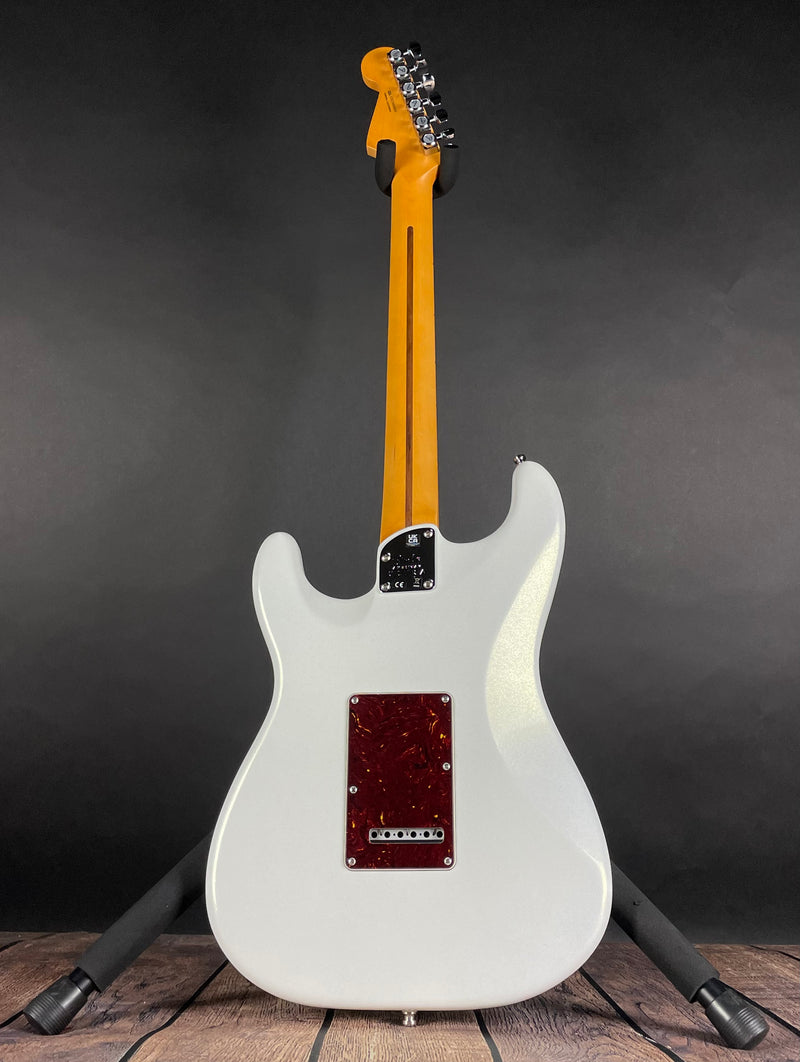 Fender American Ultra Stratocaster HSS, Maple Fingerboard- Arctic Pearl (US23009889)