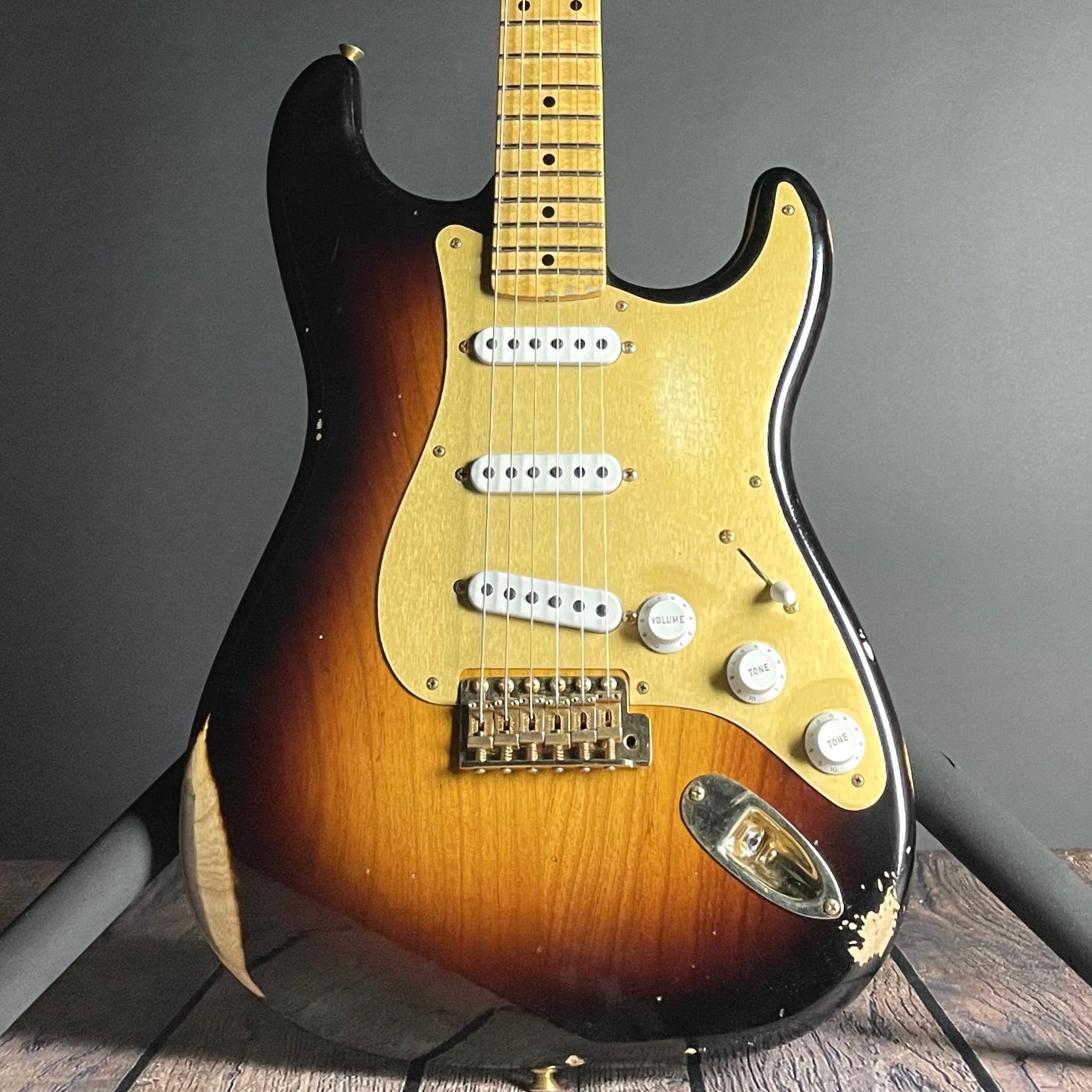 Fender Custom Shop LTD 1955 "Bone Tone" Stratocaster, Relic- 2-Color Sunburst (7lbs 5oz) - Metronome Music Inc.