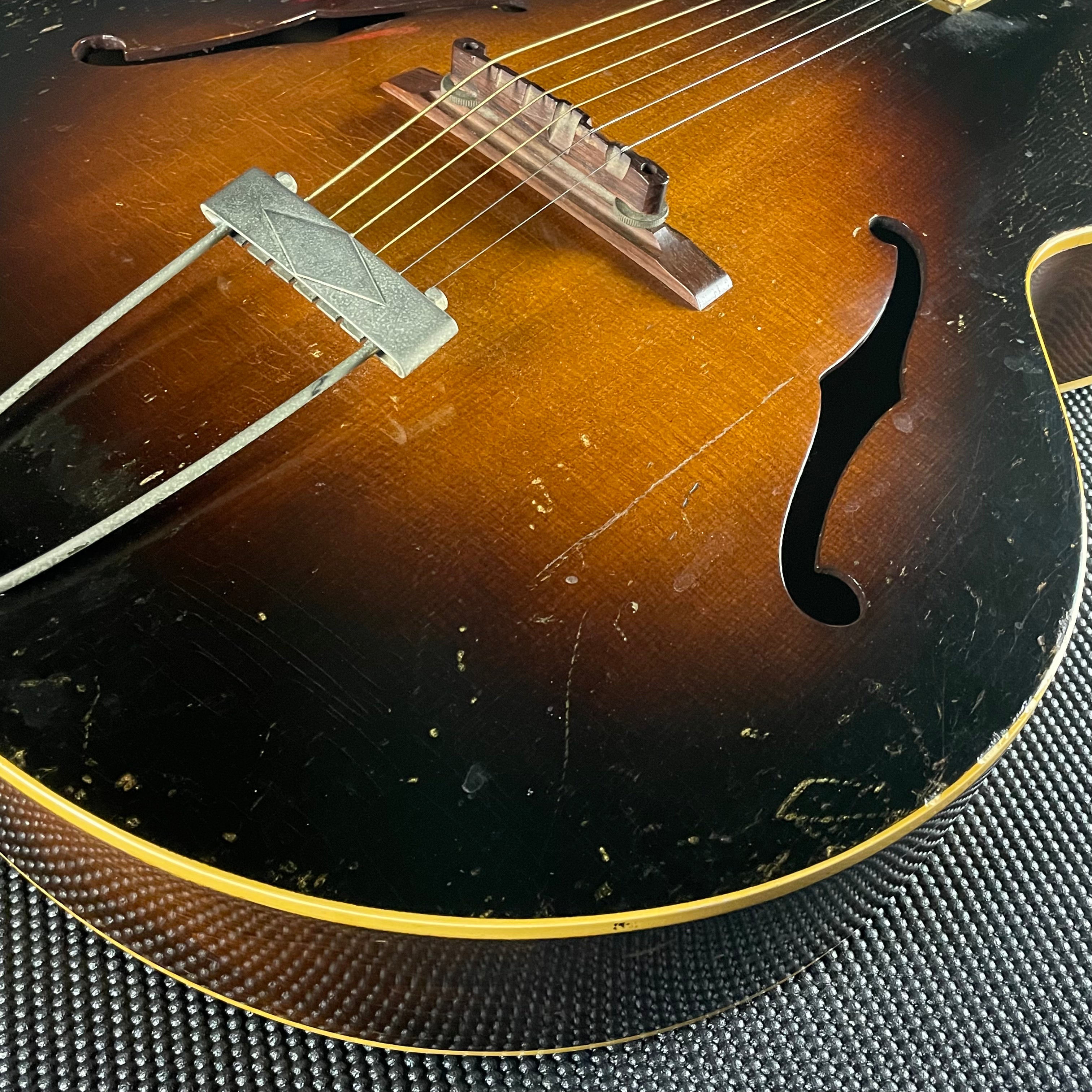 Gibson L-50 F-Hole Archtop Acoustic- Sunburst (1952) - Metronome Music Inc.