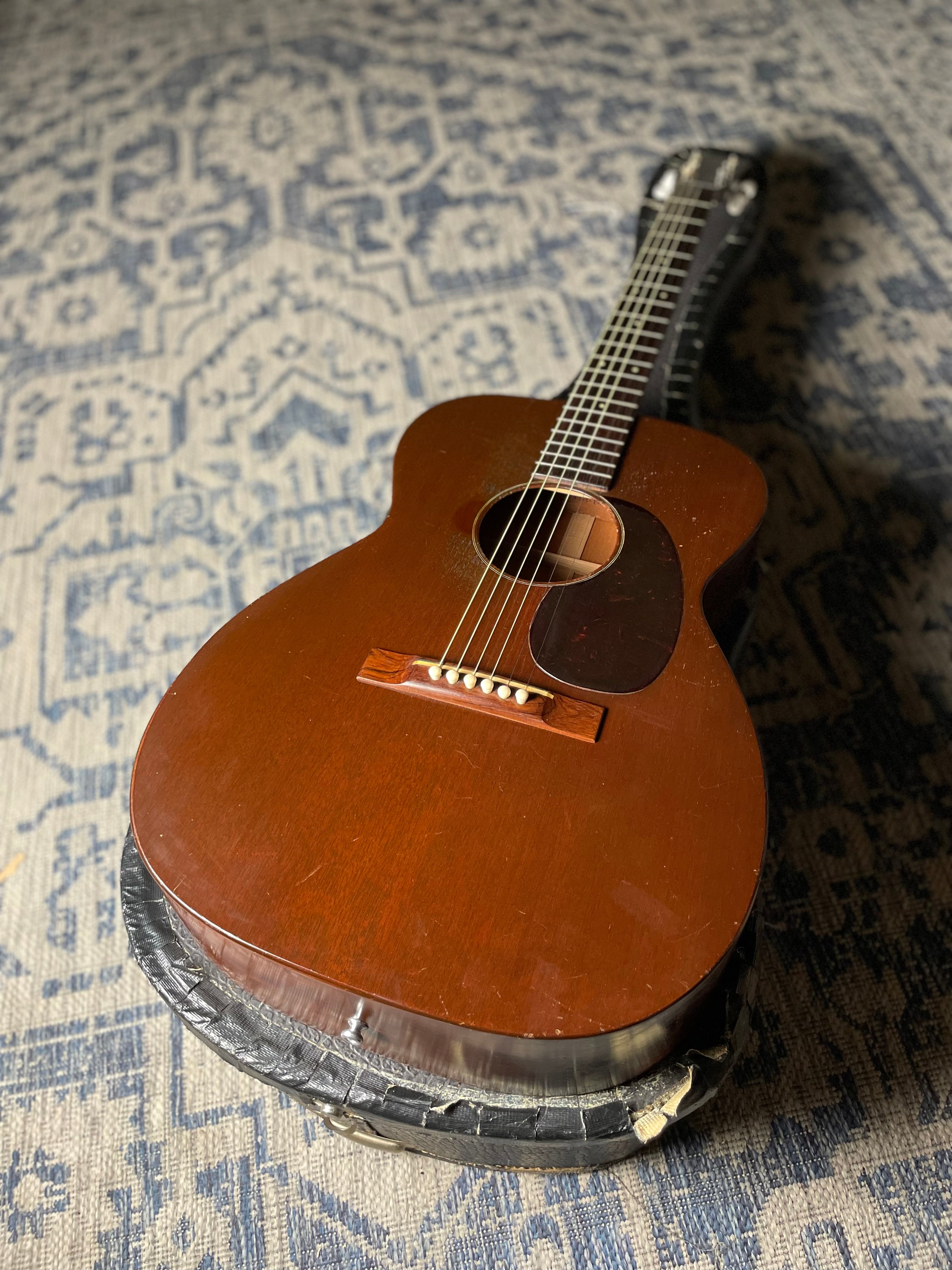 C.F. Martin 00-17 Flat Top Acoustic w/Chipboard Case (1949)