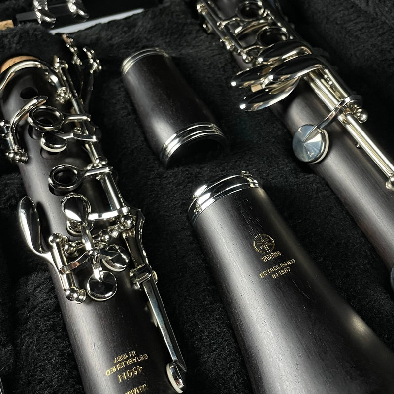Yamaha YCL 450N Intermediate Clarinet with Nickel Keys Metronome
