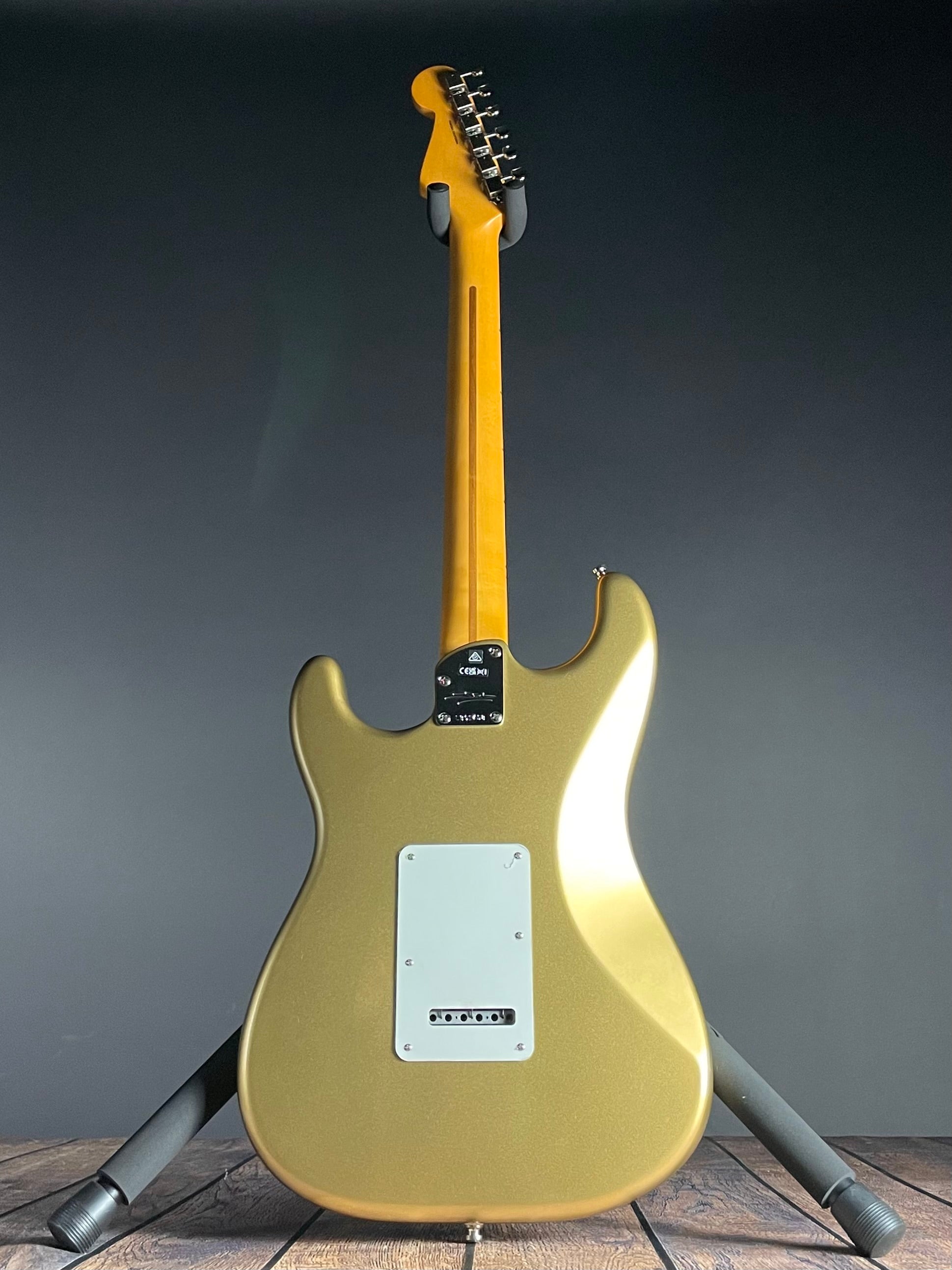 Fender Lincoln Brewster Stratocaster, Maple- Aztec Gold (LB01458) - Metronome Music Inc.