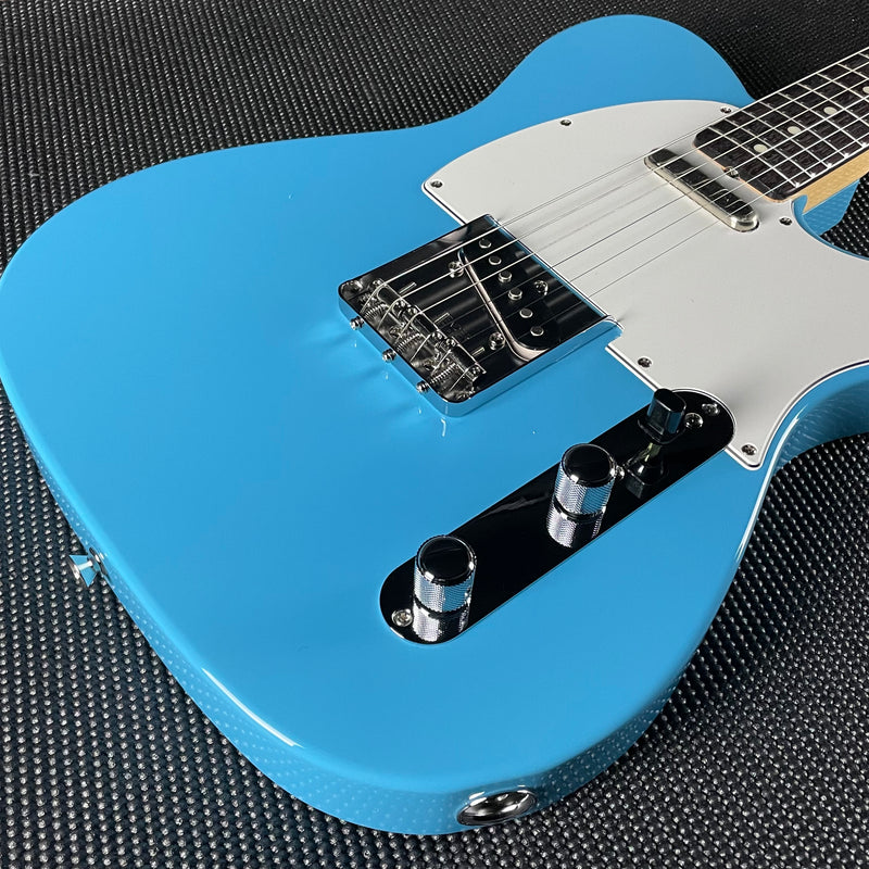 Fender Made in Japan Limited International Color Telecaster, Rosewood Fingerboard- Maui Blue (JD23000031)