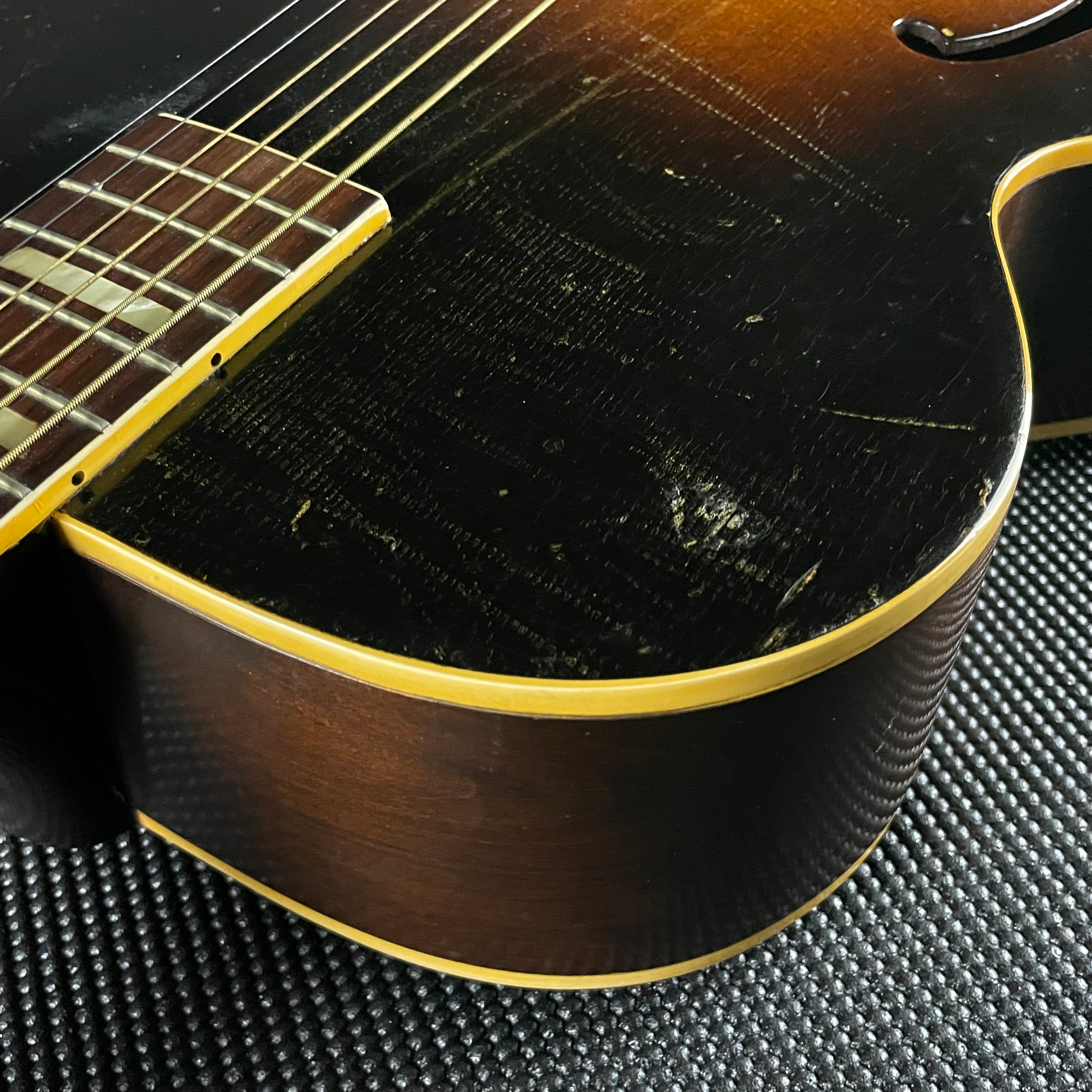 Gibson L-50 F-Hole Archtop Acoustic- Sunburst (1952) - Metronome Music Inc.