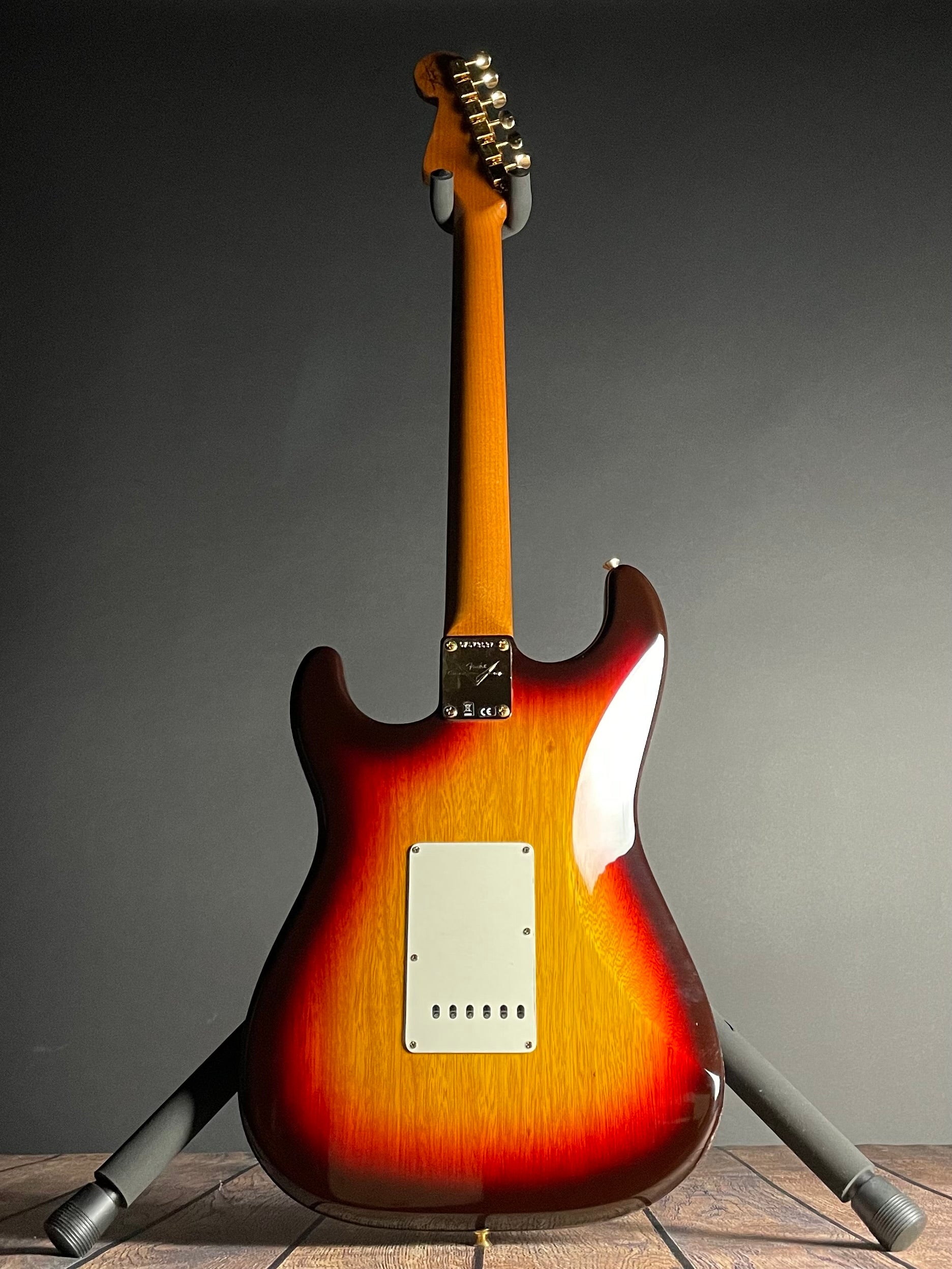 Fender Artisan Korina Stratocaster, Rosewood- Chocolate 3-Color Sunburst (7lbs 12oz) - Metronome Music Inc.