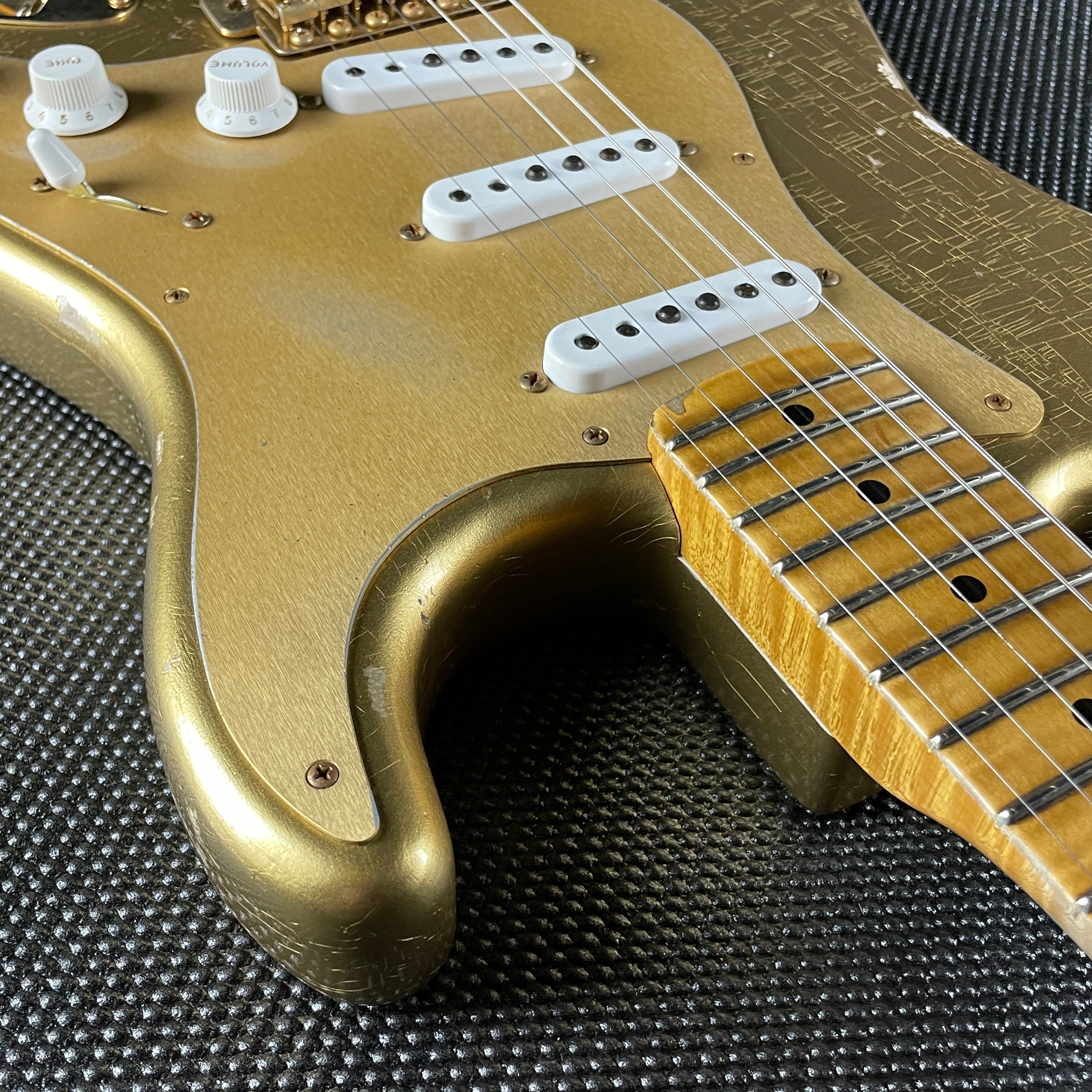 Fender Custom Shop LTD 1955 "Bone Tone" Stratocaster, Relic- Aged HLE Gold (7lbs 12oz) - Metronome Music Inc.