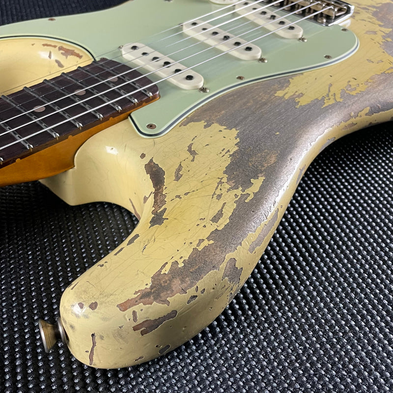 Fender Custom Shop, LTD 1960 Dual Mag II Stratocaster, Super Heavy Relic- Aged Vintage White (7lbs 12oz)