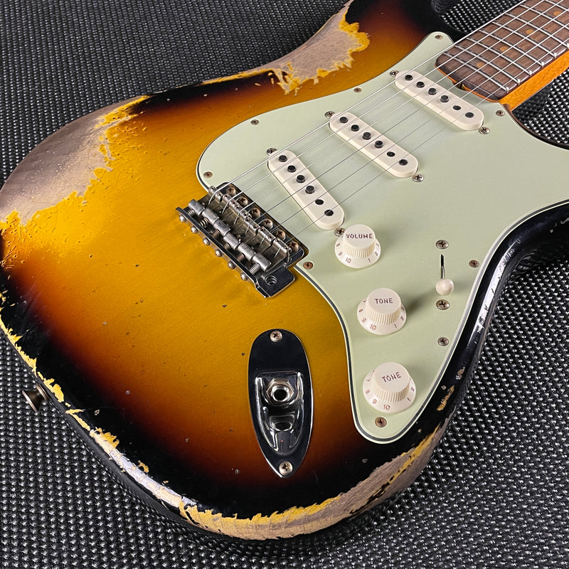 Fender Custom Shop 1961 Stratocaster, Heavy Relic- Super Faded Aged 3-Color Sunburst (mint)