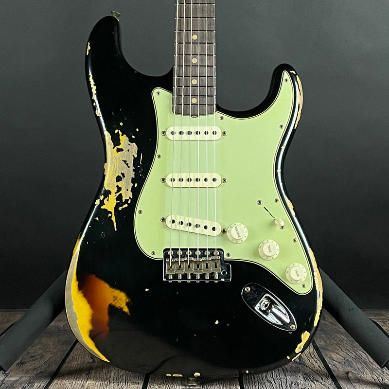 Fender Custom Shop 1960 Stratocaster, Heavy Relic- Aged Black over 3-Color Sunburst (7lbs 8oz) - Metronome Music Inc.