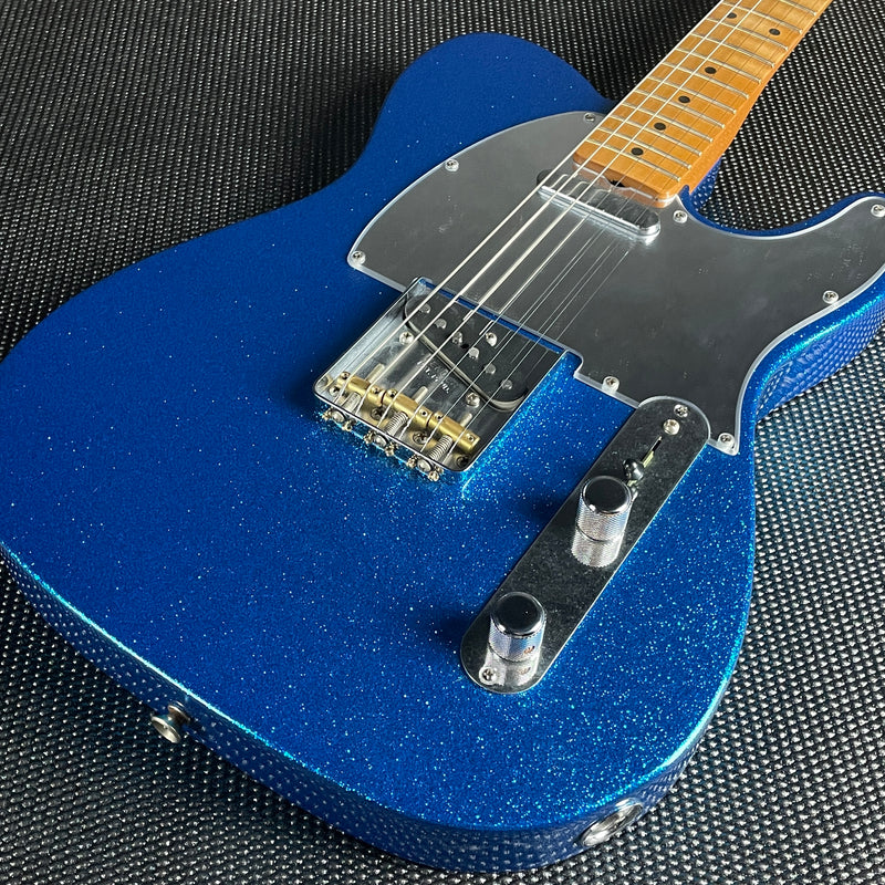 Fender J Mascis Telecaster, Maple Fingerboard- Bottle Rocket Blue Flake (MINT)