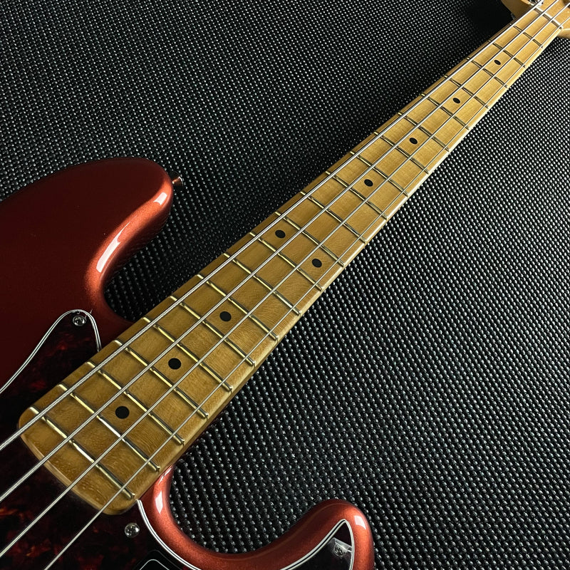 Fender Player Plus Jazz Bass, Maple- Aged Candy Apple Red (MX22055326)