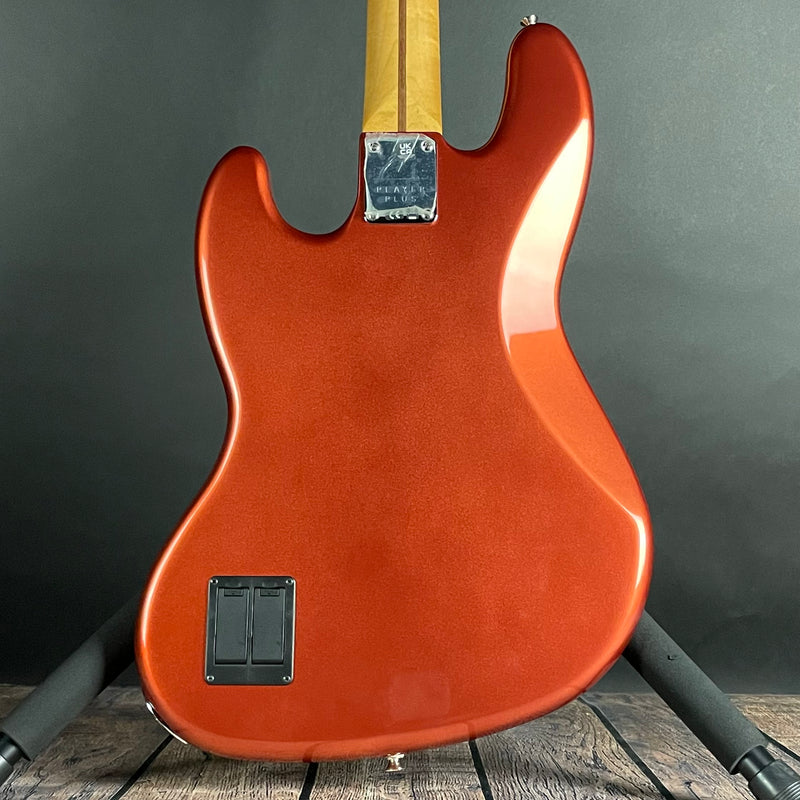 Fender Player Plus Jazz Bass, Maple- Aged Candy Apple Red (MX22055326)