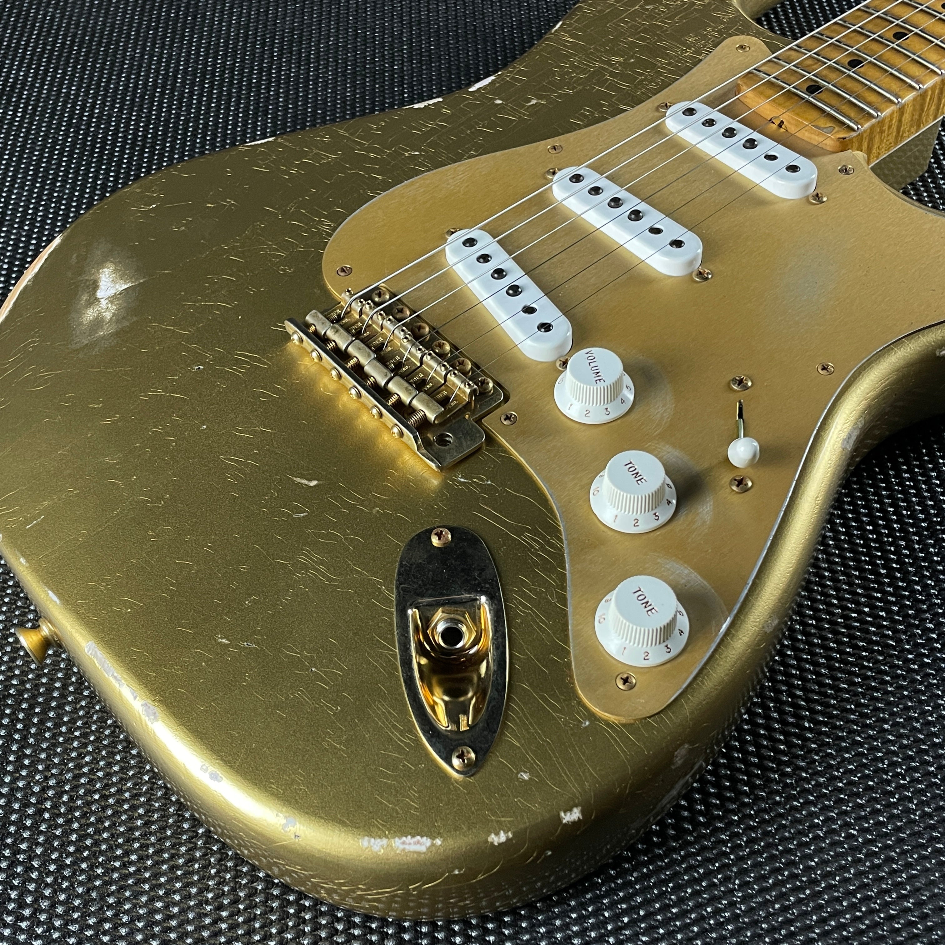 Fender Custom Shop LTD 1955 "Bone Tone" Stratocaster, Relic- Aged HLE Gold (7lbs 12oz) - Metronome Music Inc.