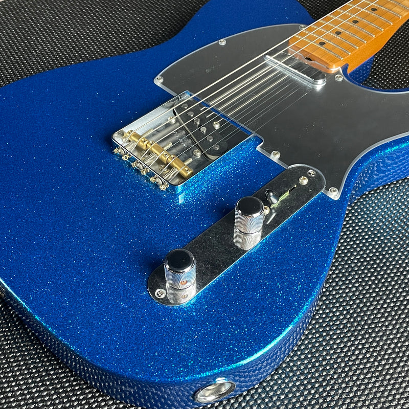 Fender J Mascis Telecaster, Maple Fingerboard- Bottle Rocket Blue Flake (MINT) - Metronome Music Inc.