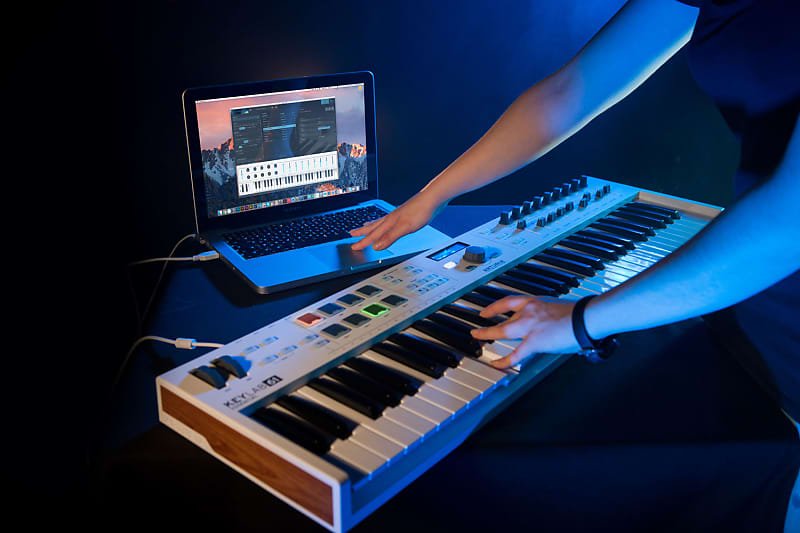 Arturia KeyLab Essential 61, Universal Midi Controller - Metronome Music Inc.